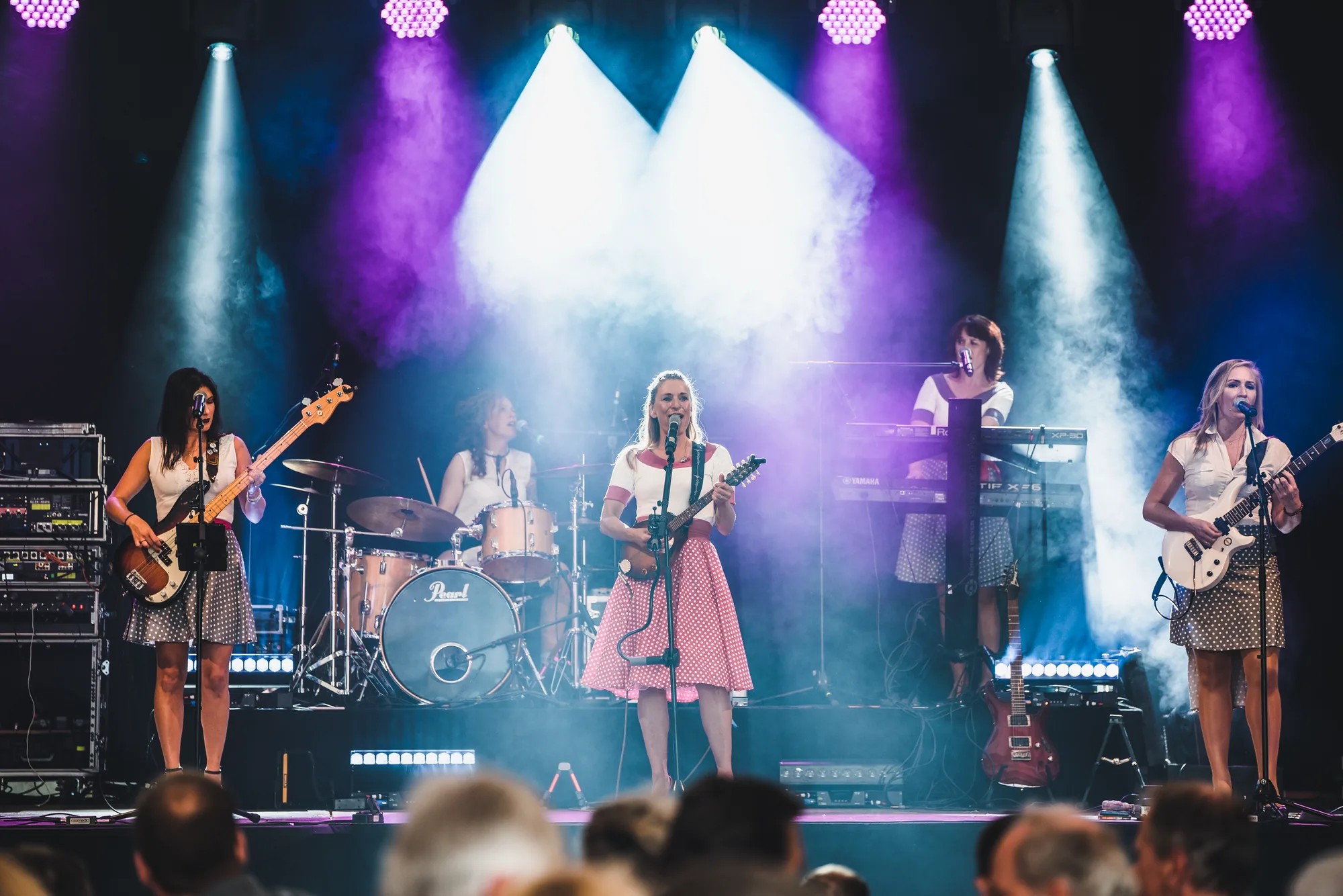 Stefanie Hertel mit Band auf der Bühne